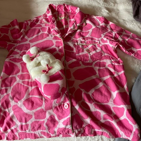 Victoria secret pink pj top and matching slippers - Picture 5 of 5